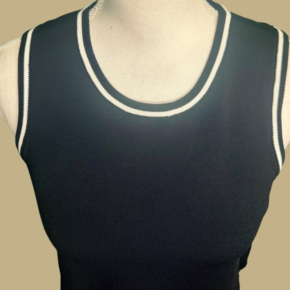 NWT Kendall & Kylie Black & White ‘Stripe Rib Overlap Top’ Size Small - Picture 6 of 11